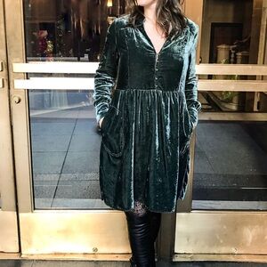 Anthropologie holding horses green velvet dress